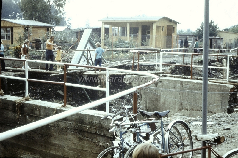 1977 (4).JPG - Povodně 1977 - zahradkářská osada v Městských sadech